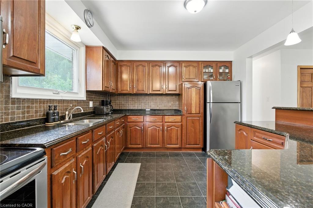 20 Woodside Drive, Hamilton, ON - Indoor Photo Showing Kitchen With Double Sink