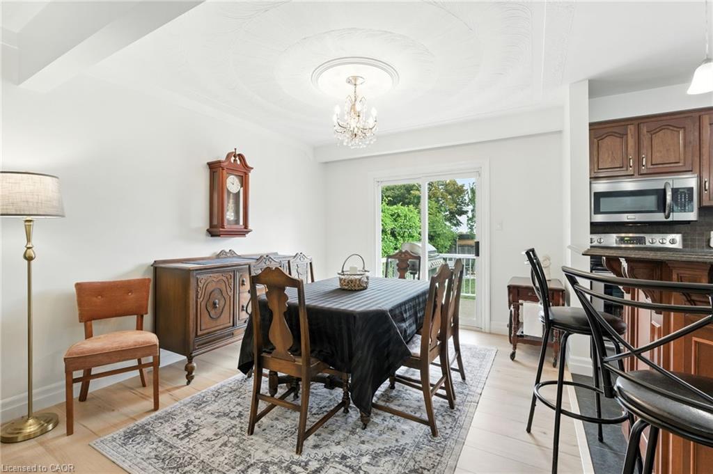 20 Woodside Drive, Hamilton, ON - Indoor Photo Showing Dining Room