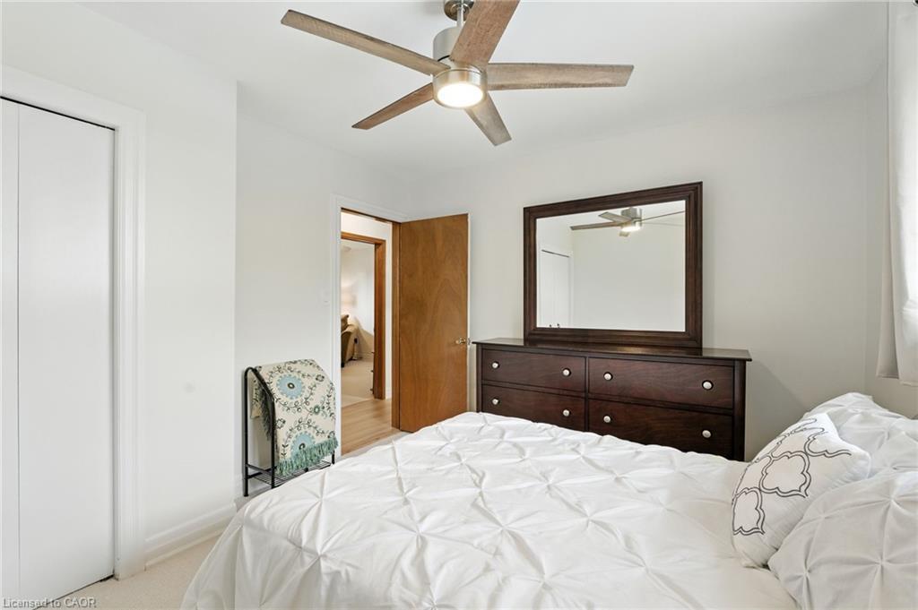 20 Woodside Drive, Hamilton, ON - Indoor Photo Showing Bedroom