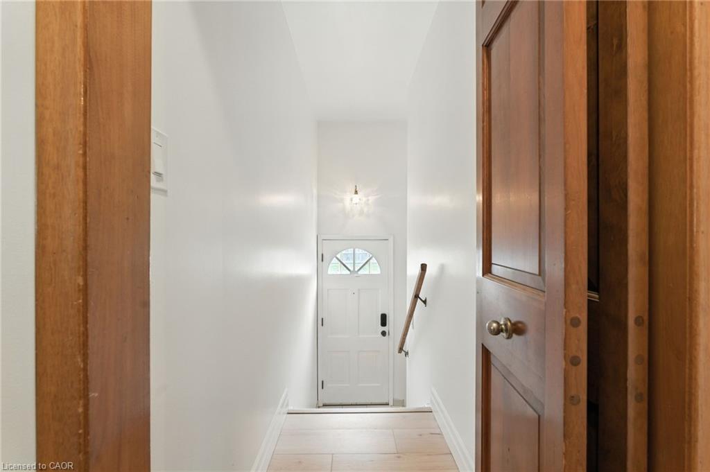 20 Woodside Drive, Hamilton, ON - Indoor Photo Showing Other Room