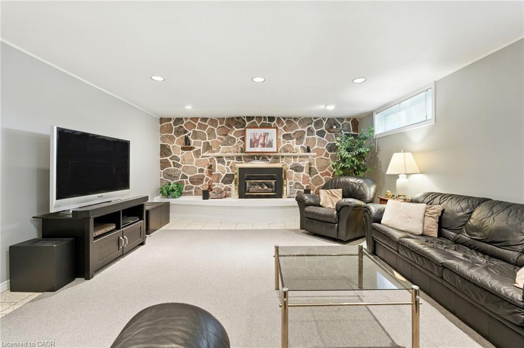 20 Woodside Drive, Hamilton, ON - Indoor Photo Showing Living Room With Fireplace