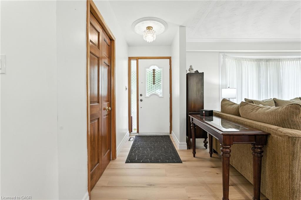 20 Woodside Drive, Hamilton, ON - Indoor Photo Showing Other Room