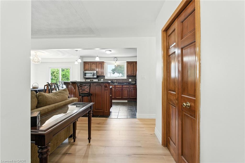 20 Woodside Drive, Hamilton, ON - Indoor Photo Showing Other Room