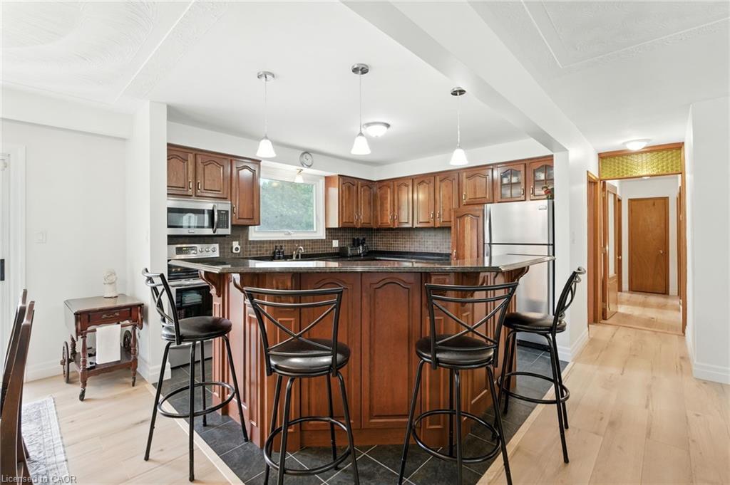 20 Woodside Drive, Hamilton, ON - Indoor Photo Showing Other Room