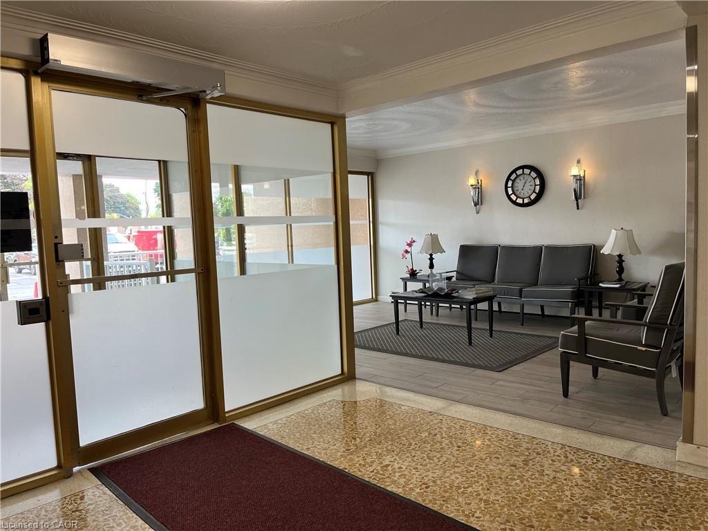 308-10 Woodman Drive S, Hamilton, ON - Indoor