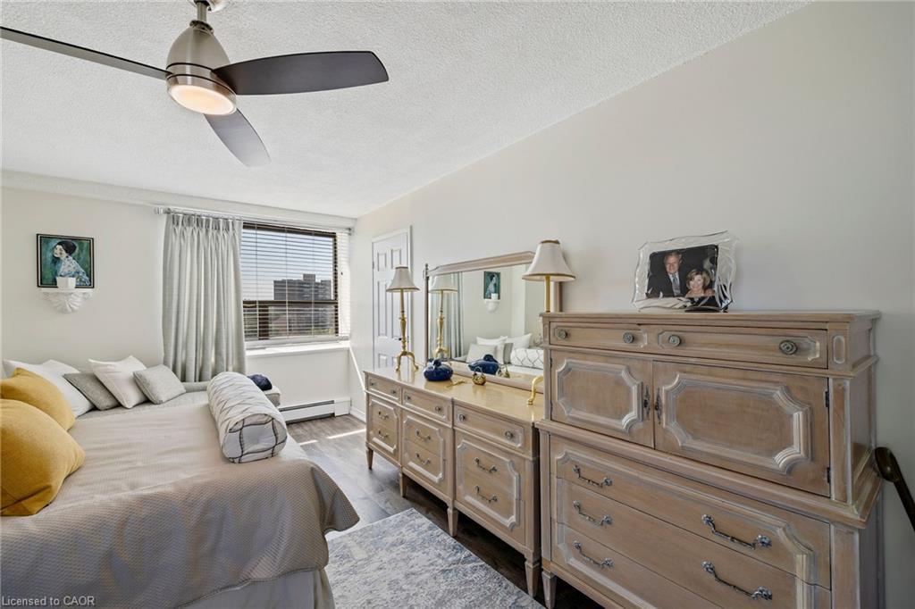 602-141 Church Street, St. Catharines, ON - Indoor Photo Showing Bedroom