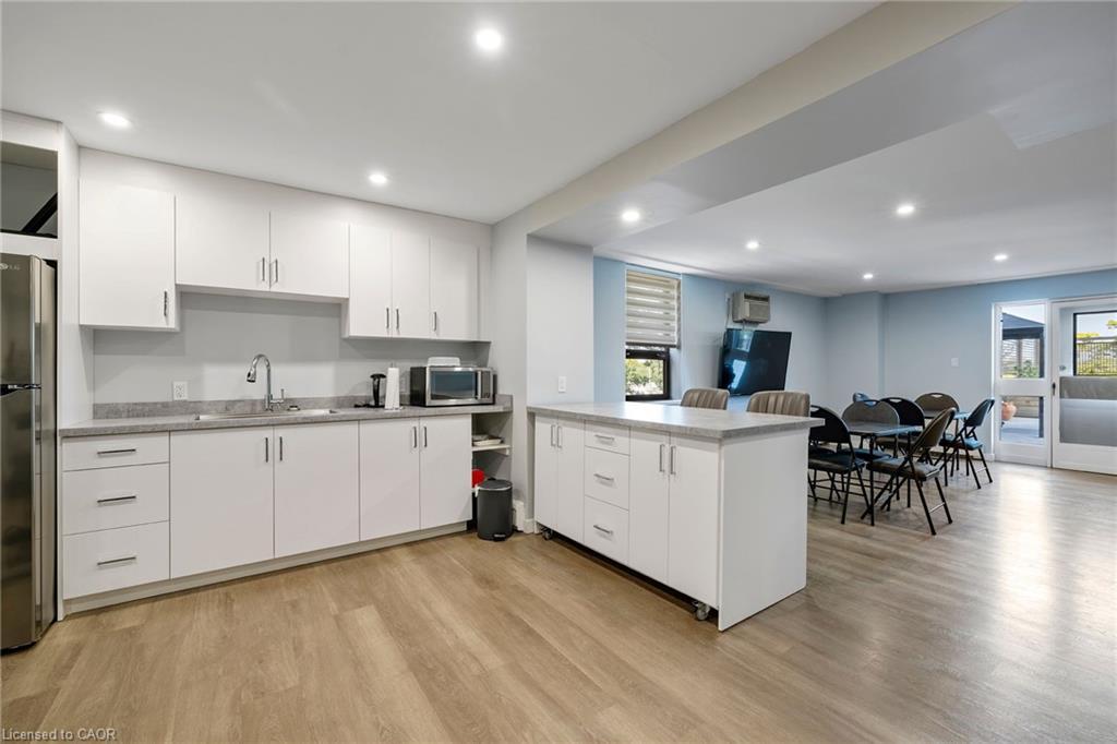 602-141 Church Street, St. Catharines, ON - Indoor Photo Showing Kitchen