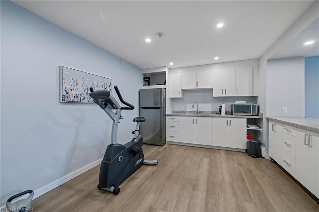 602-141 Church Street, St. Catharines, ON - Indoor Photo Showing Gym Room