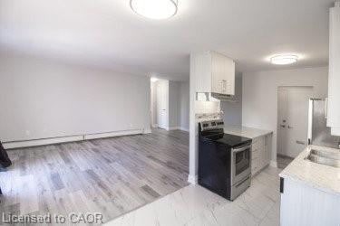 508-579 Clare Avenue, Welland, ON - Indoor Photo Showing Kitchen