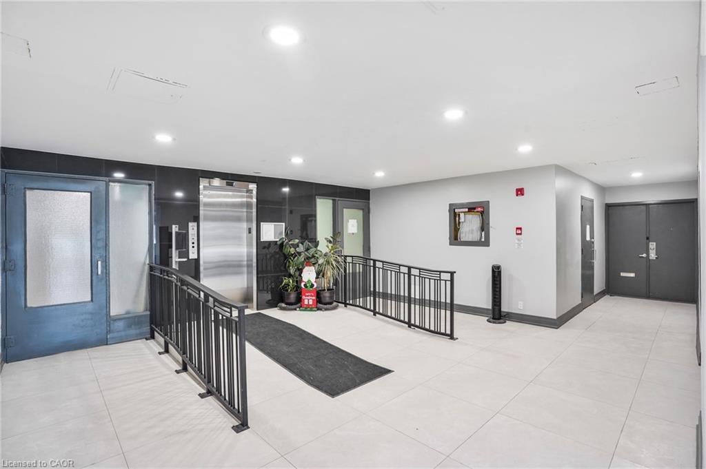 508-579 Clare Avenue, Welland, ON - Indoor Photo Showing Other Room