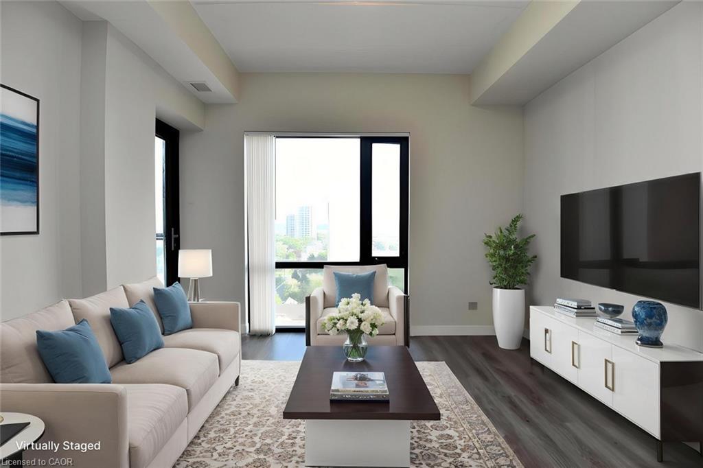 909-15 Queen Street S, Hamilton, ON - Indoor Photo Showing Living Room