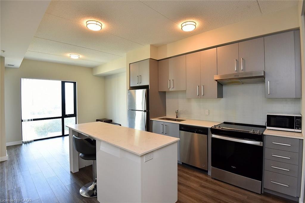 909-15 Queen Street S, Hamilton, ON - Indoor Photo Showing Kitchen