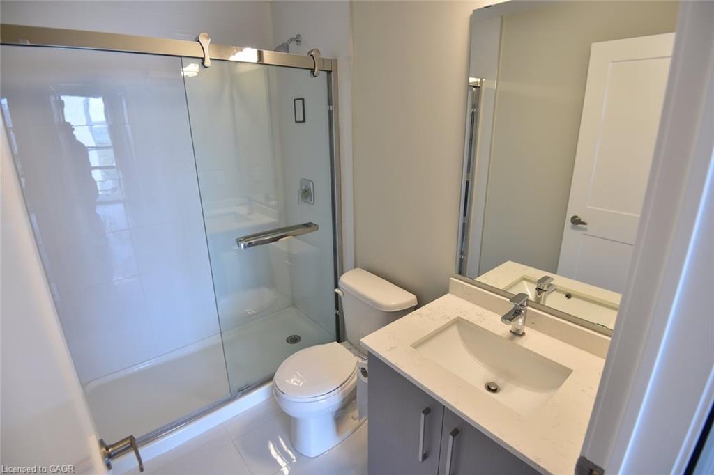 909-15 Queen Street S, Hamilton, ON - Indoor Photo Showing Bathroom