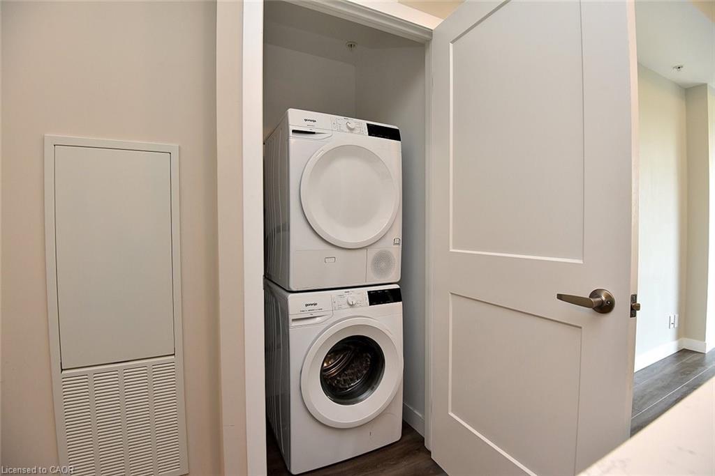 909-15 Queen Street S, Hamilton, ON - Indoor Photo Showing Laundry Room