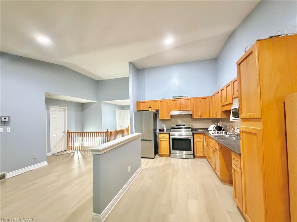 33 Bankside Drive, Kitchener, ON - Indoor Photo Showing Kitchen