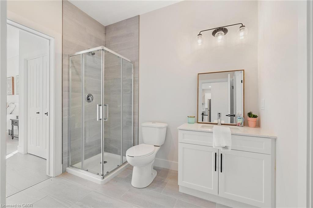 101-12 Washington Street, Norwich, ON - Indoor Photo Showing Bathroom