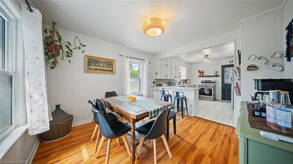 509 Queensway W, Simcoe, ON - Indoor Photo Showing Dining Room