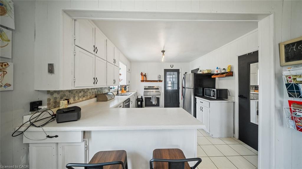 509 Queensway W, Simcoe, ON - Indoor Photo Showing Kitchen