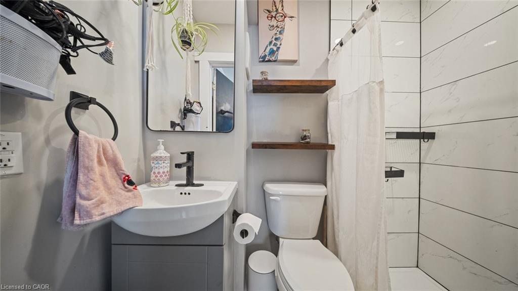 509 Queensway W, Simcoe, ON - Indoor