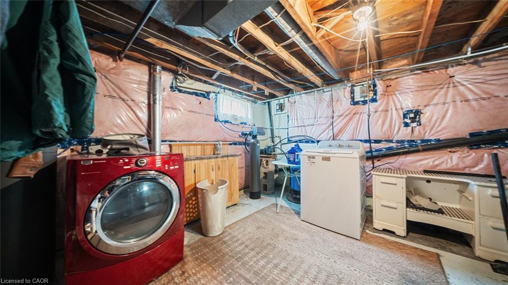 509 Queensway W, Simcoe, ON - Indoor Photo Showing Laundry Room