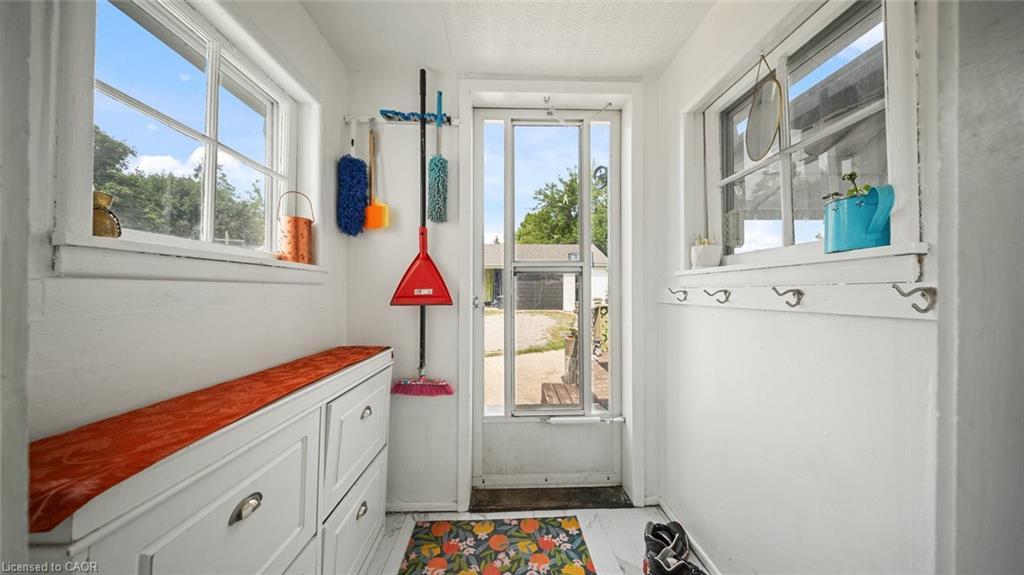 509 Queensway W, Simcoe, ON - Indoor