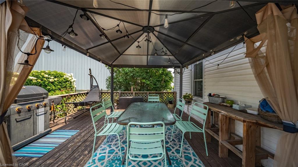 509 Queensway W, Simcoe, ON - With Exterior