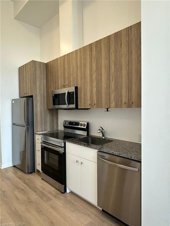 107-101 Golden Eagle Road, Waterloo, ON - Indoor Photo Showing Kitchen With Stainless Steel Kitchen