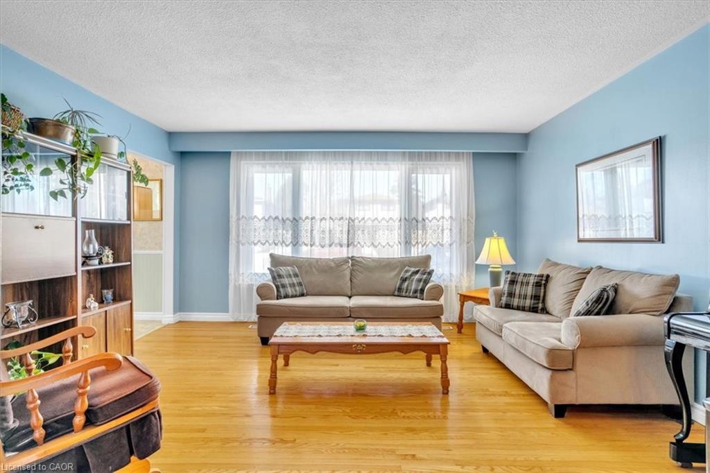 21 Willis Drive, Brampton, ON - Indoor Photo Showing Living Room