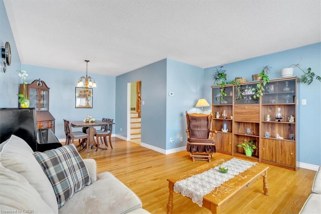 21 Willis Drive, Brampton, ON - Indoor Photo Showing Living Room