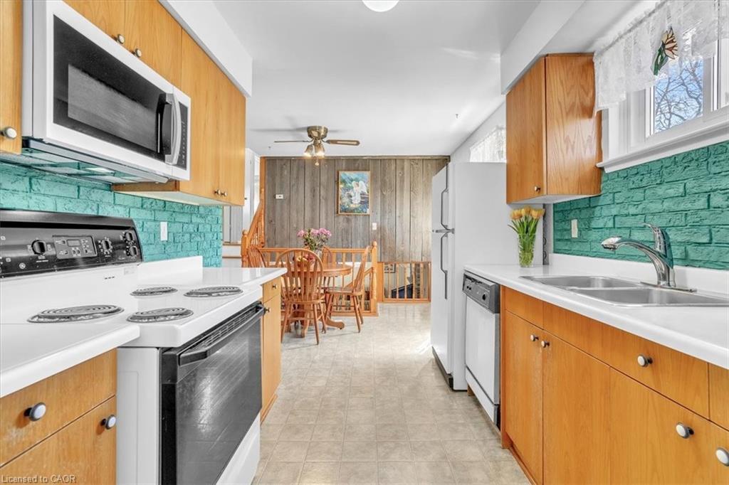 21 Willis Drive, Brampton, ON - Indoor Photo Showing Kitchen With Double Sink