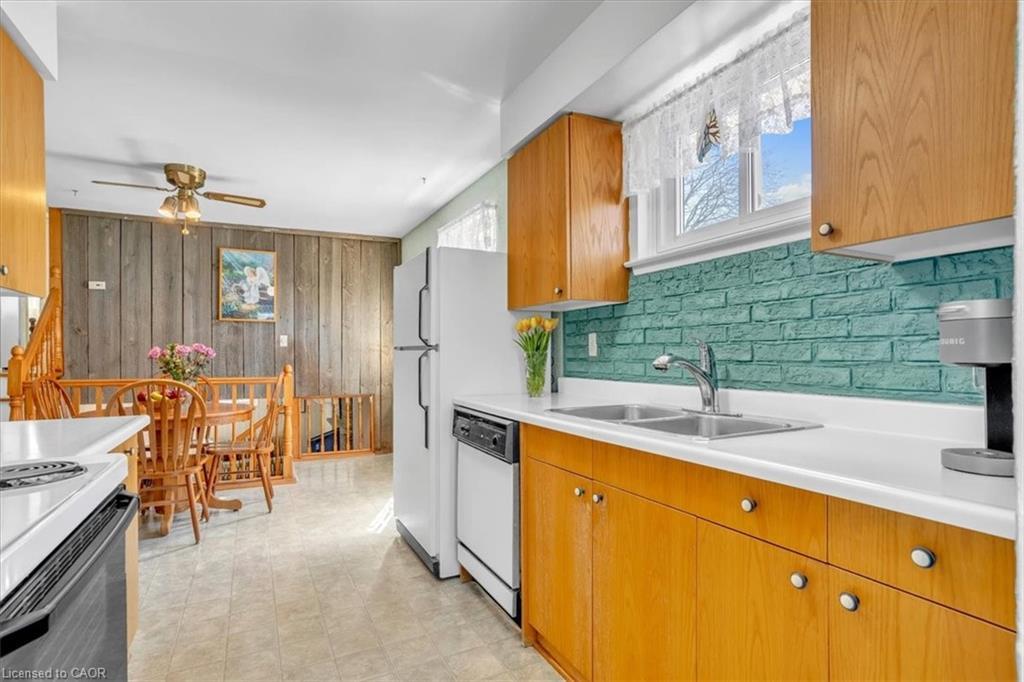 21 Willis Drive, Brampton, ON - Indoor Photo Showing Kitchen With Double Sink
