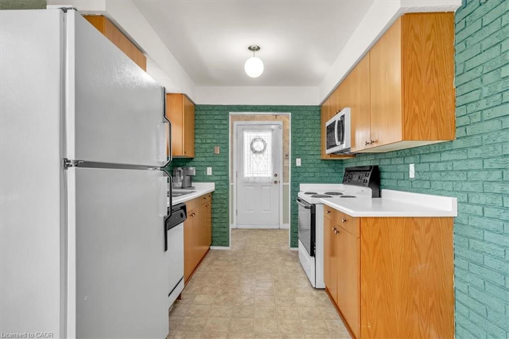 21 Willis Drive, Brampton, ON - Indoor Photo Showing Kitchen