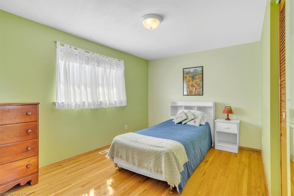 21 Willis Drive, Brampton, ON - Indoor Photo Showing Bedroom