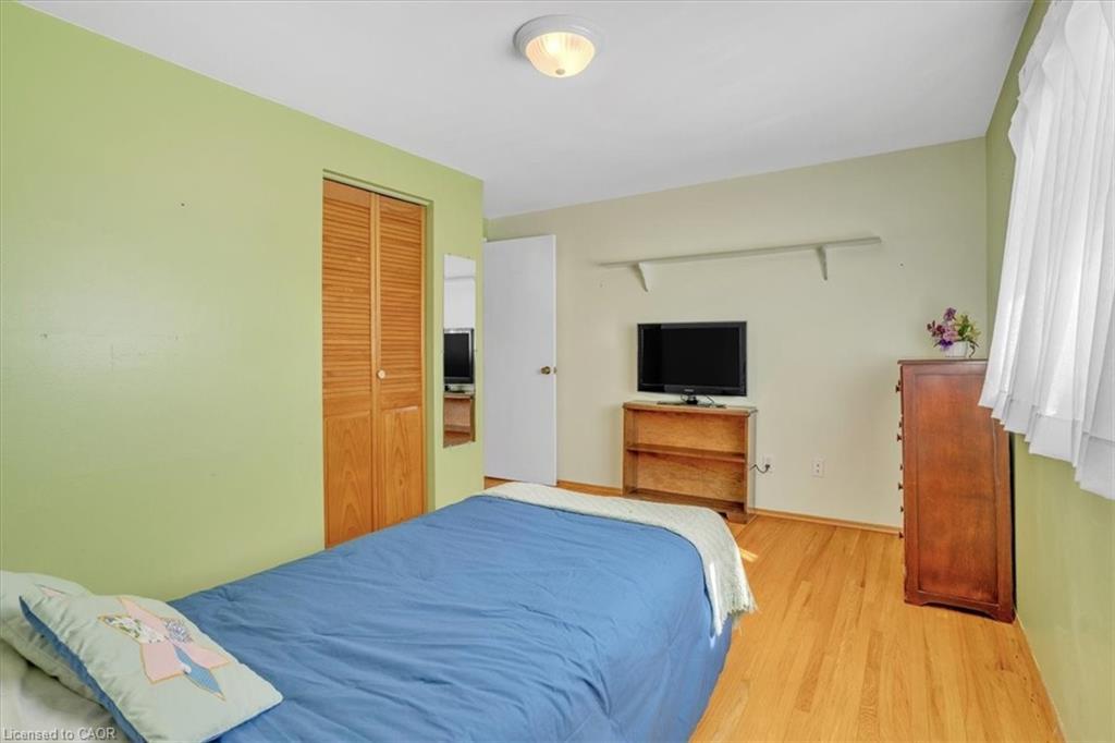 21 Willis Drive, Brampton, ON - Indoor Photo Showing Bedroom