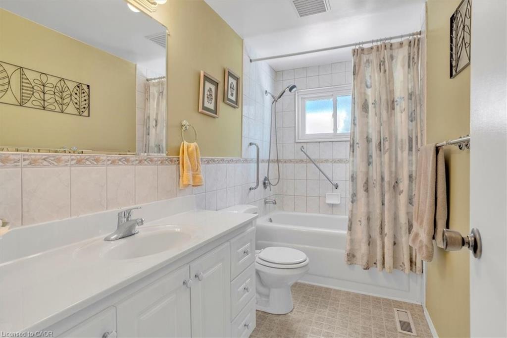 21 Willis Drive, Brampton, ON - Indoor Photo Showing Bathroom