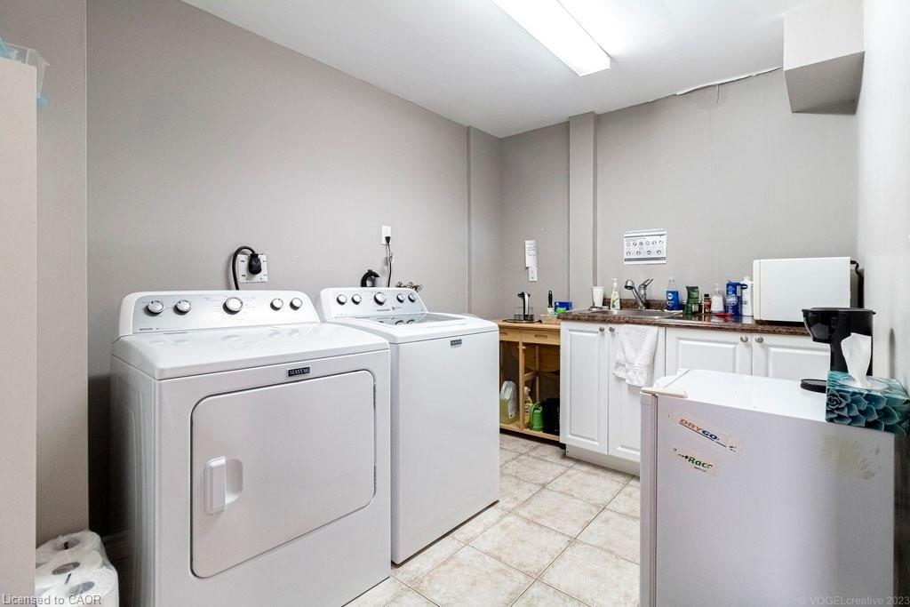 868 King Street W, Hamilton, ON