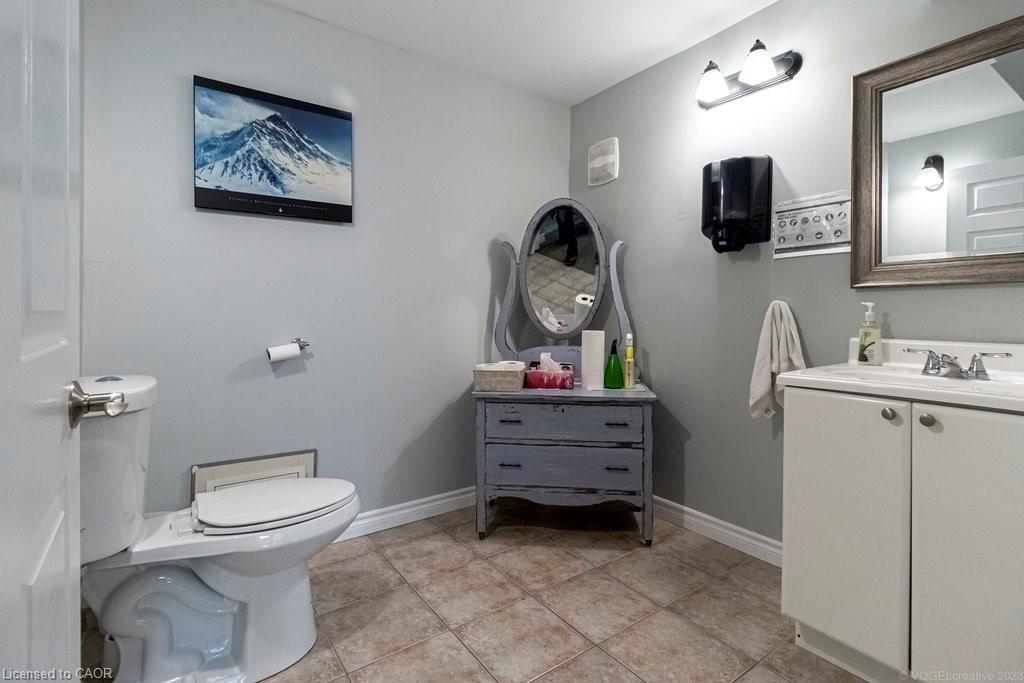 868 King Street W, Hamilton, ON