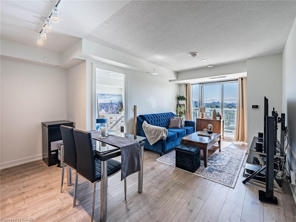 802-10 Wilby Crescent, Toronto, ON - Indoor