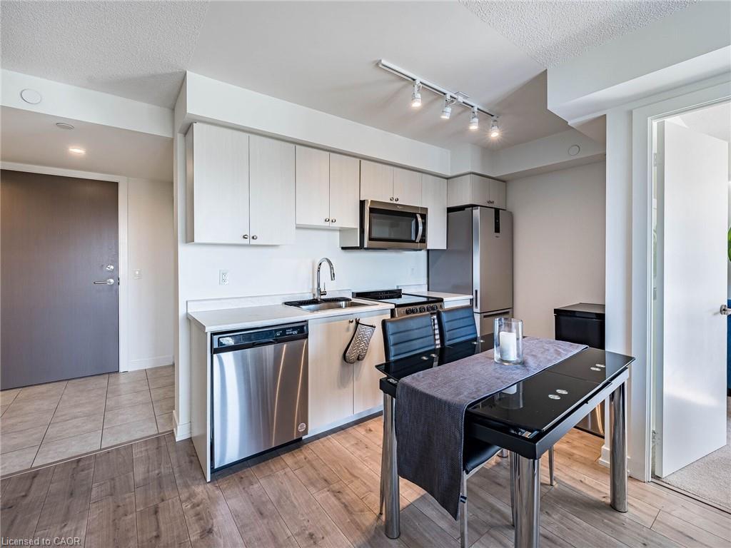 802-10 Wilby Crescent, Toronto, ON - Indoor Photo Showing Kitchen With Stainless Steel Kitchen