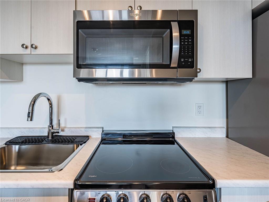 802-10 Wilby Crescent, Toronto, ON - Indoor Photo Showing Kitchen