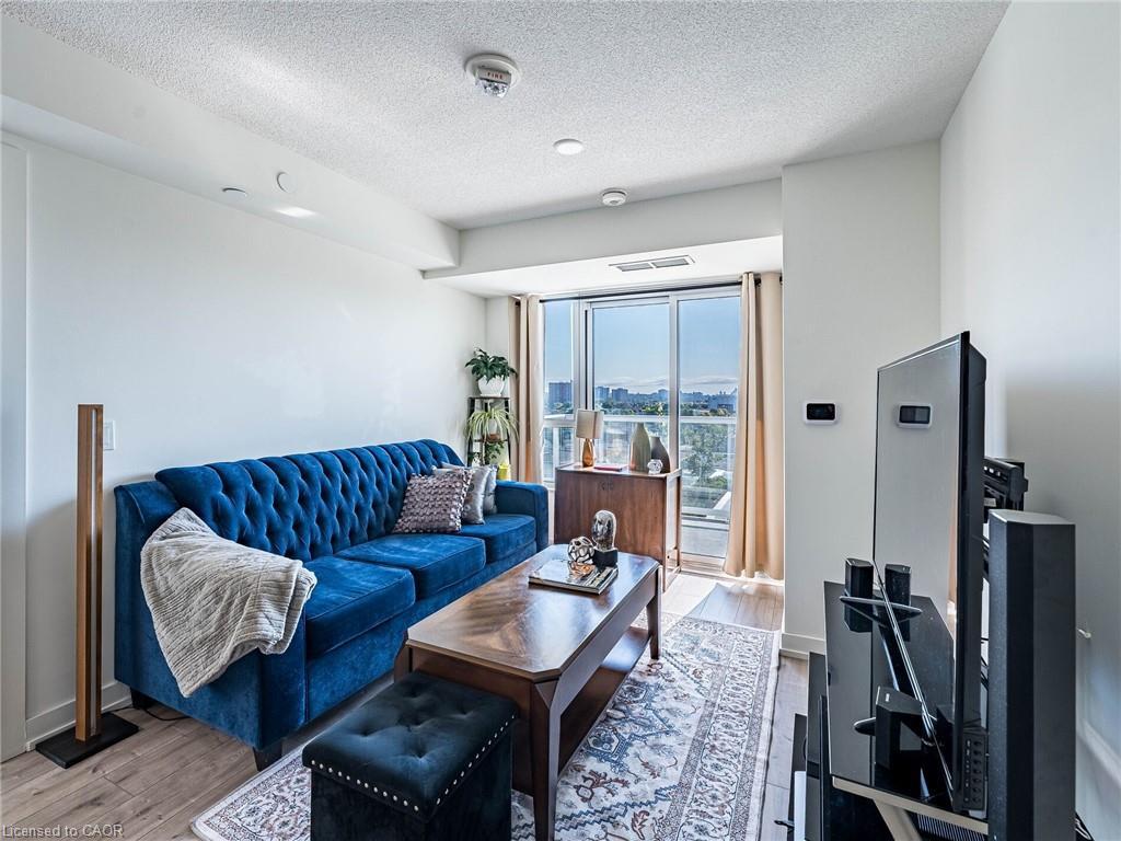 802-10 Wilby Crescent, Toronto, ON - Indoor Photo Showing Living Room