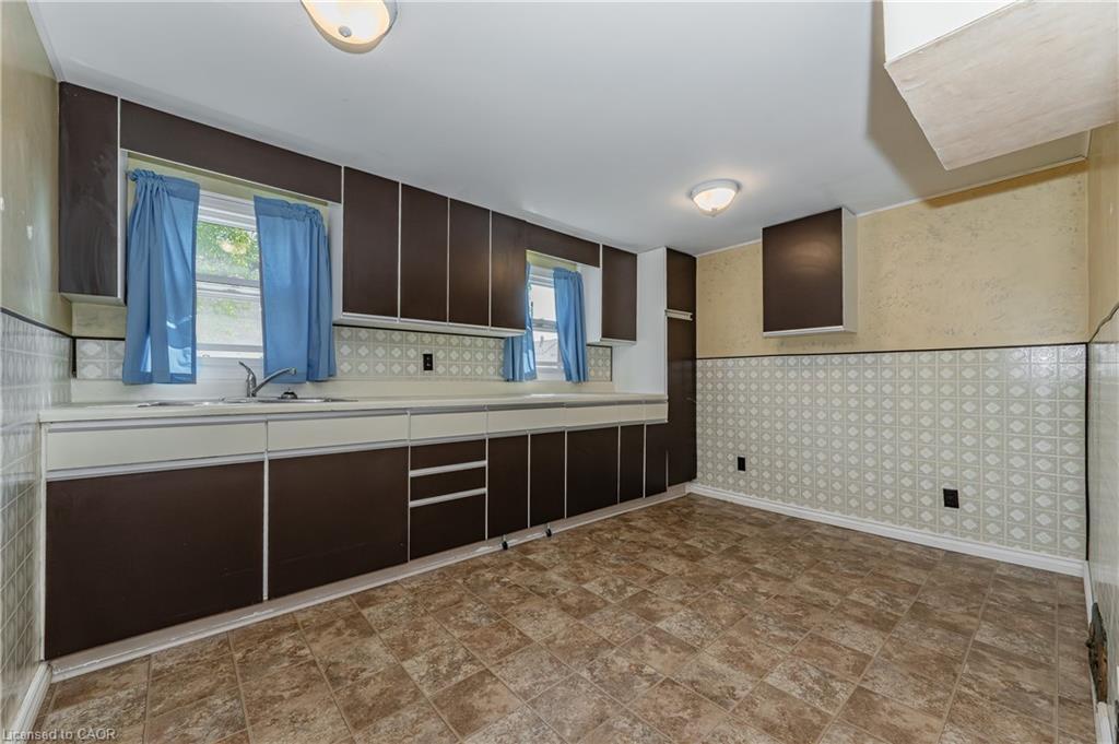 217 Mitchell Street, Port Colborne, ON - Indoor Photo Showing Kitchen