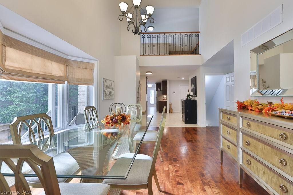 2304 Sovereign Street, Oakville, ON - Indoor Photo Showing Dining Room