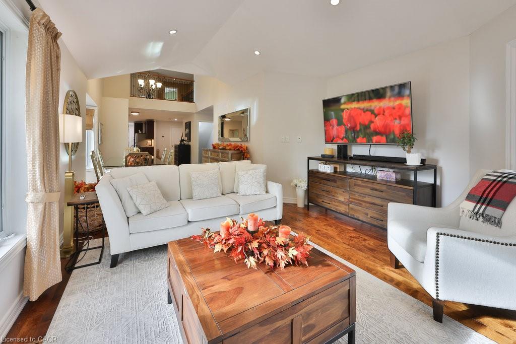 2304 Sovereign Street, Oakville, ON - Indoor Photo Showing Living Room