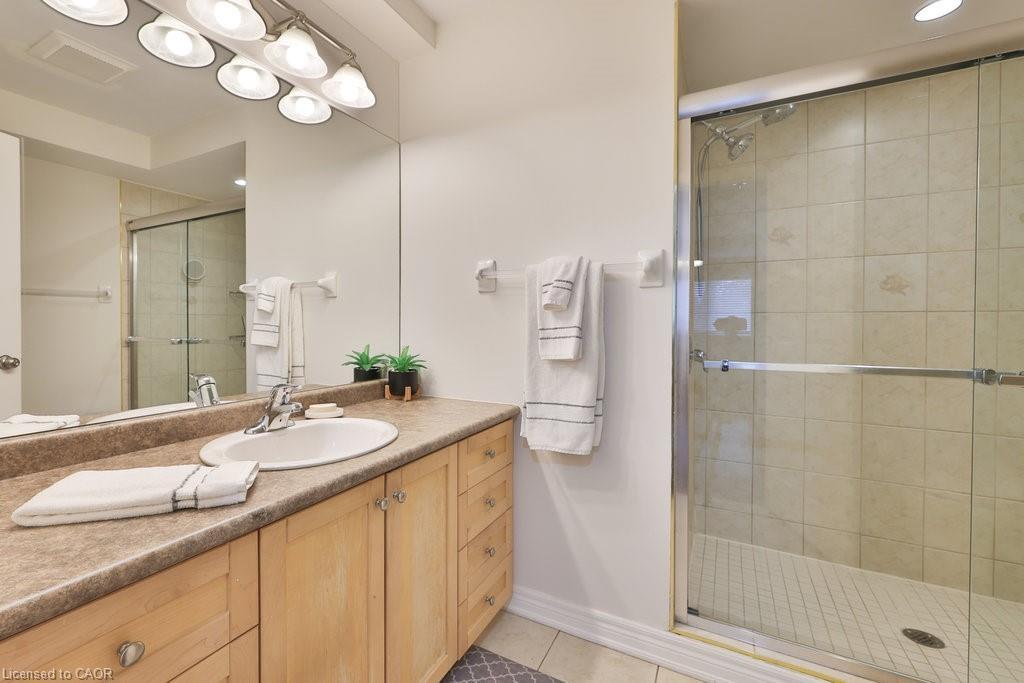 2304 Sovereign Street, Oakville, ON - Indoor Photo Showing Bathroom