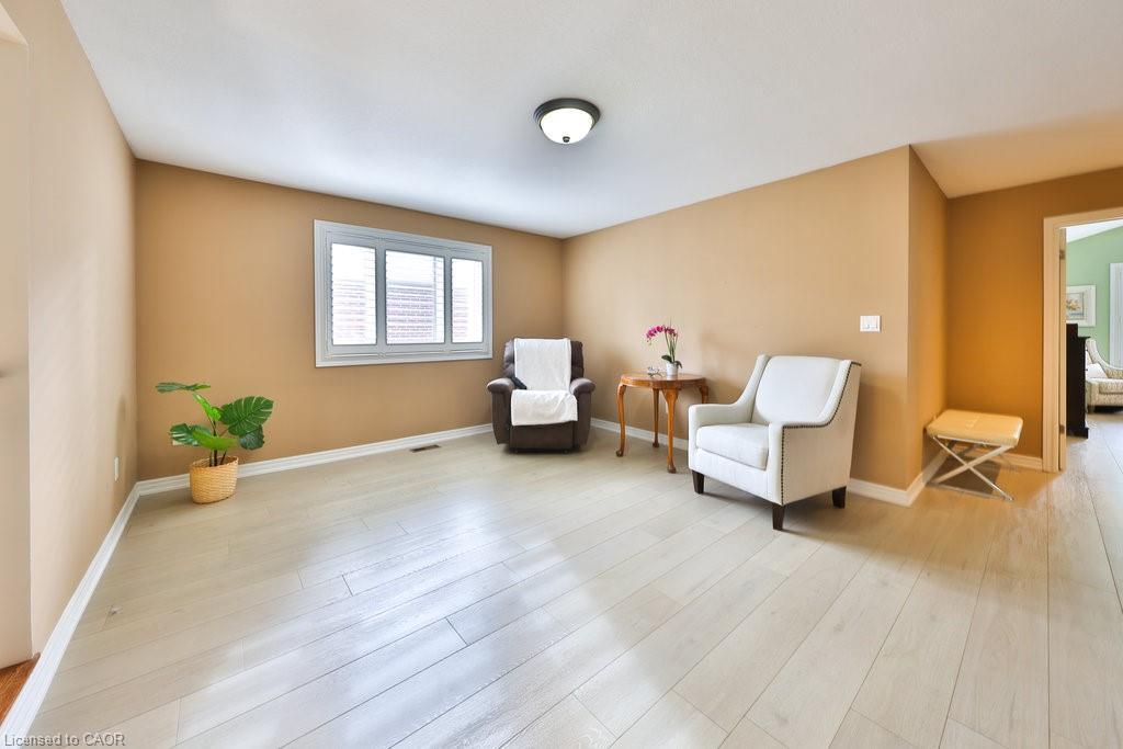 2304 Sovereign Street, Oakville, ON - Indoor