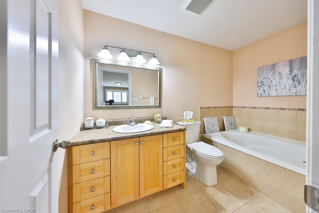 2304 Sovereign Street, Oakville, ON - Indoor Photo Showing Bathroom