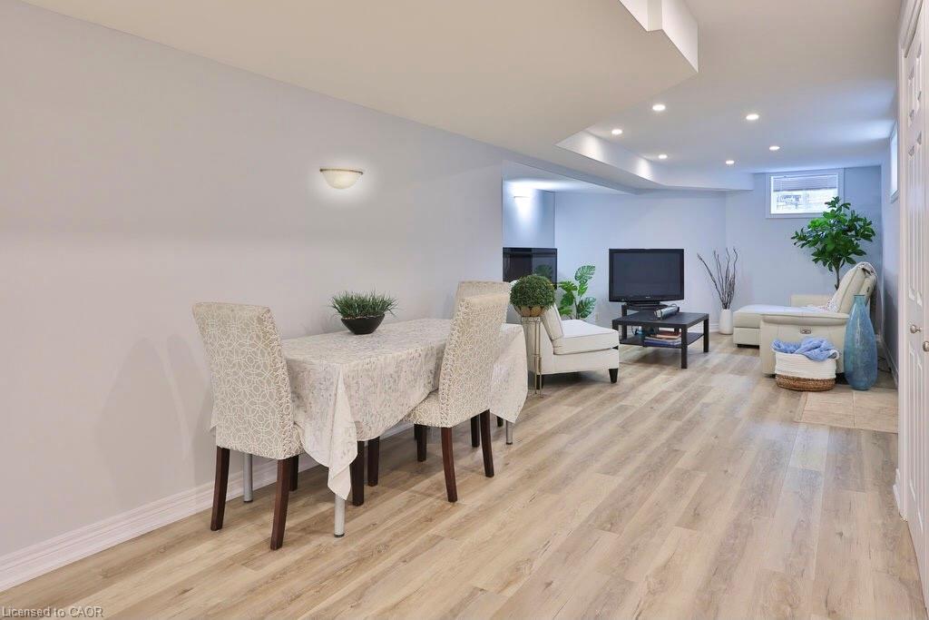2304 Sovereign Street, Oakville, ON - Indoor Photo Showing Dining Room