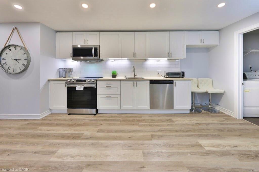 2304 Sovereign Street, Oakville, ON - Indoor Photo Showing Kitchen With Upgraded Kitchen