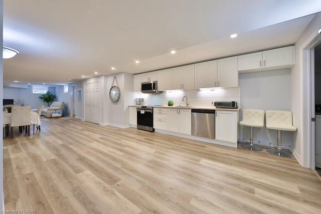 2304 Sovereign Street, Oakville, ON - Indoor Photo Showing Kitchen
